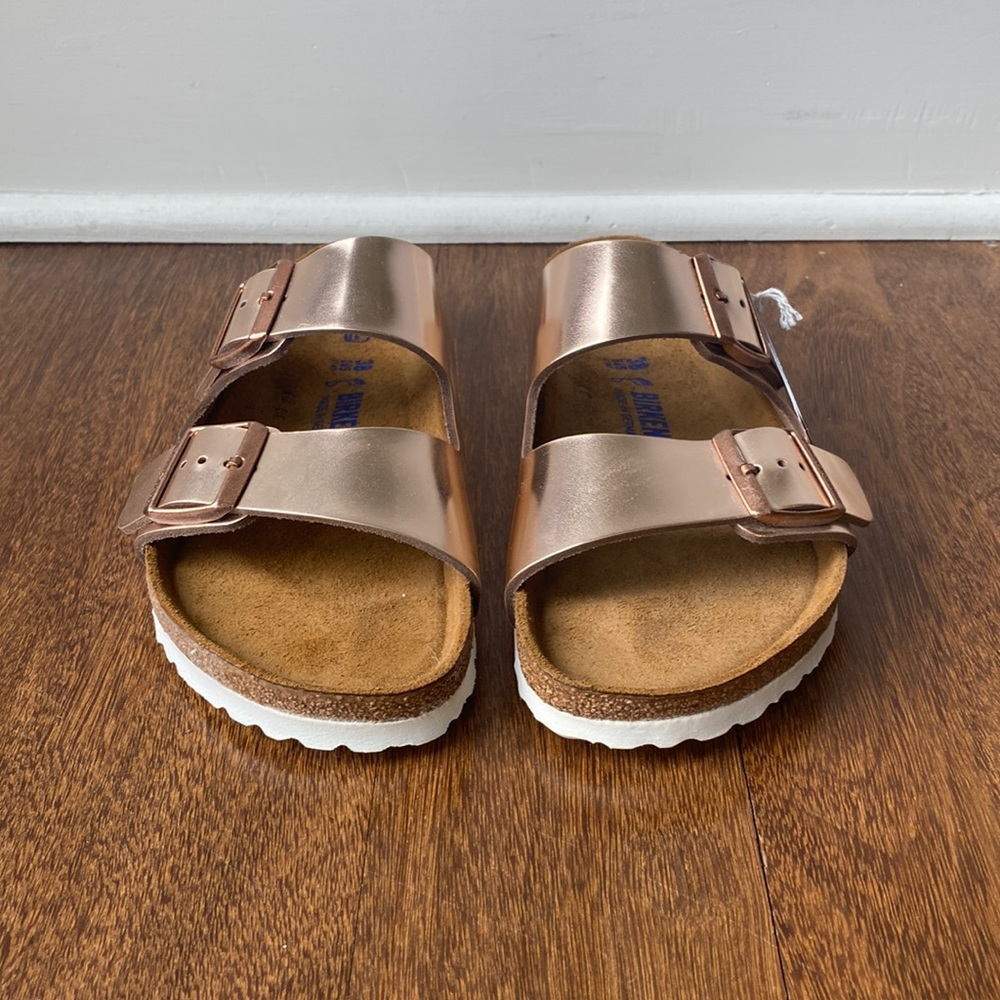 Birkenstock Women’s Arizona Soft Footbed Slide Sandals in Metallic Copper